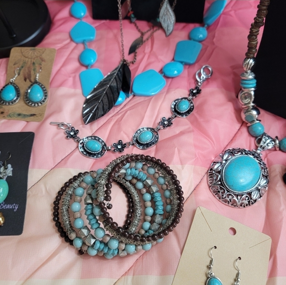 Huge bundle of southwestern Faux Turquoise jewelry style - Picture 8 of 11